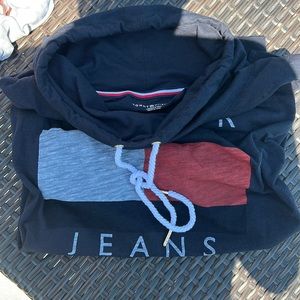 Tommy Hilfiger and a size medium worn once and get it thrifting.